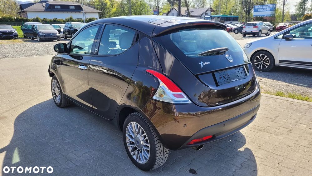 Lancia Ypsilon Y 0.9 TwinAir Turbo 8V Automatik Platinum - 4