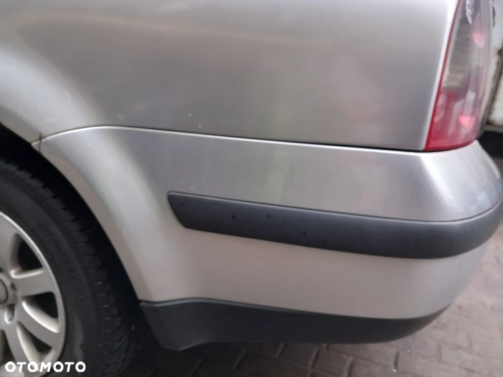 VW PASSAT B5 ZDERZAK TYLNY TYŁ SEDAN KOLOR: LA7W - 9