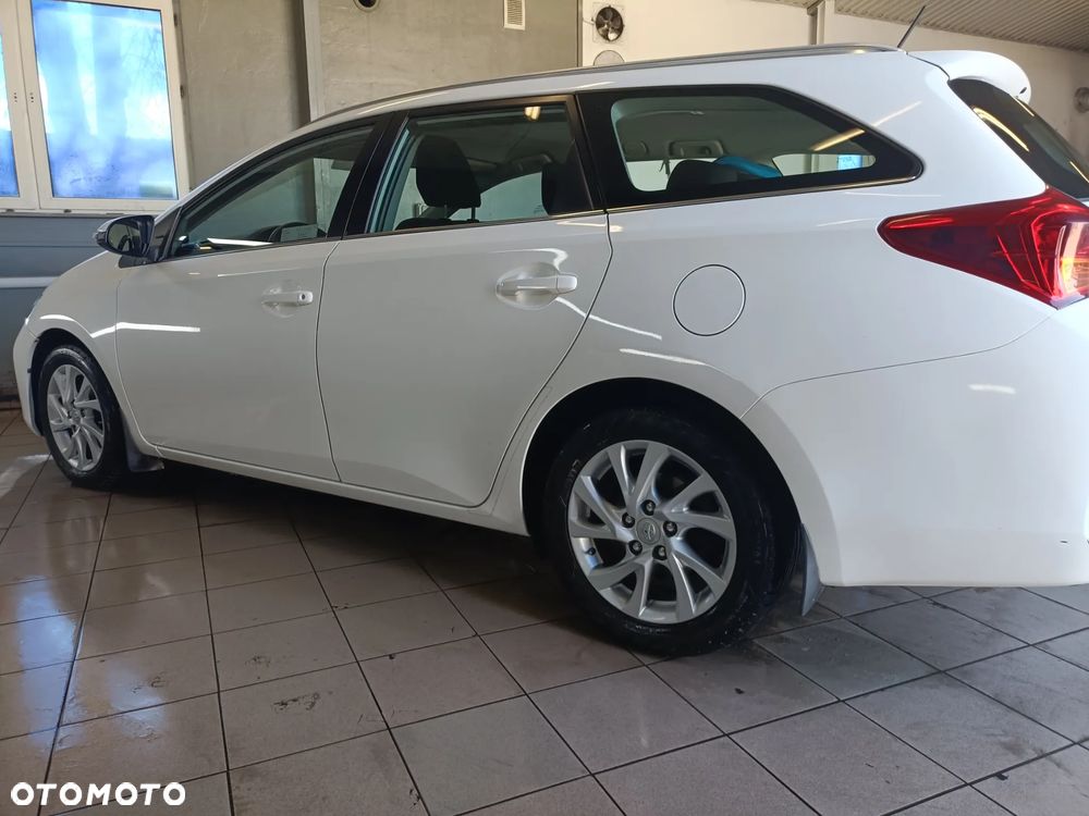 Toyota Auris 1.6 Prestige - 10