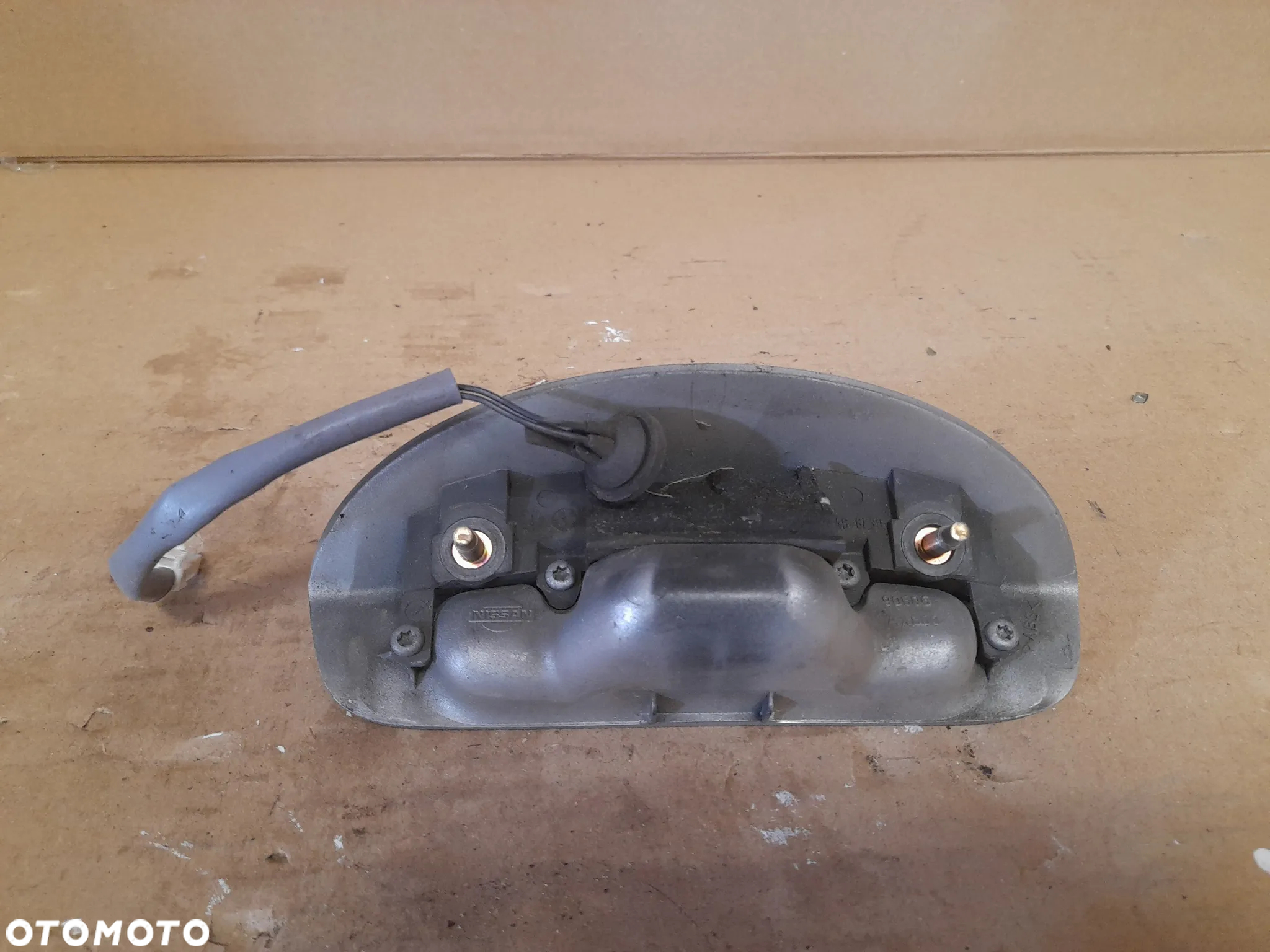 NISSAN MICRA K12 MIKROSTYK PRZYCISK KLAPY TYLNEJ SREBRNY - 2