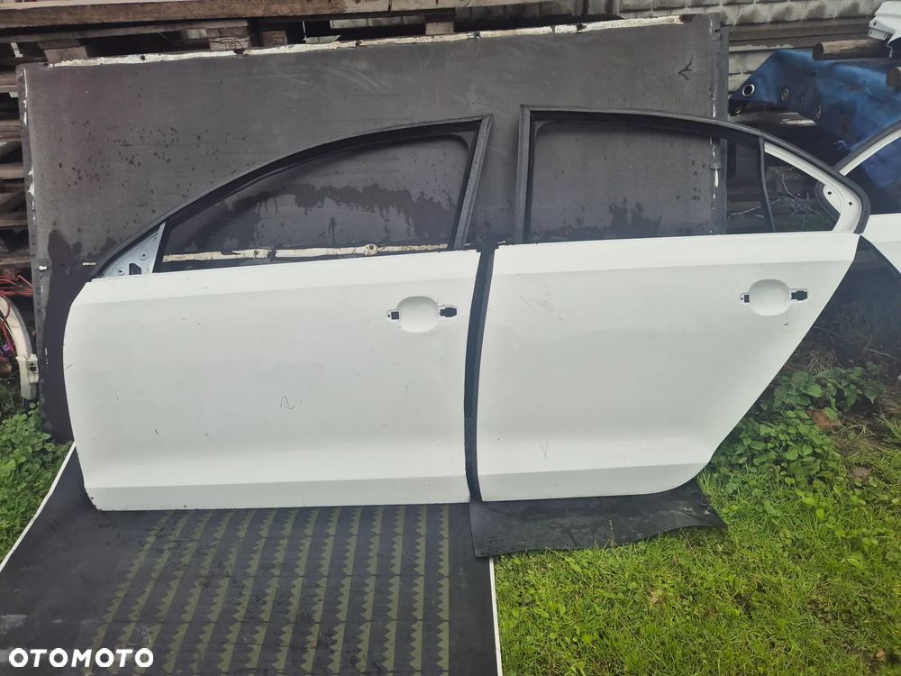 DRZWI VW JETTA VI LEWY PRZÓD  LEWY TYŁ - 2