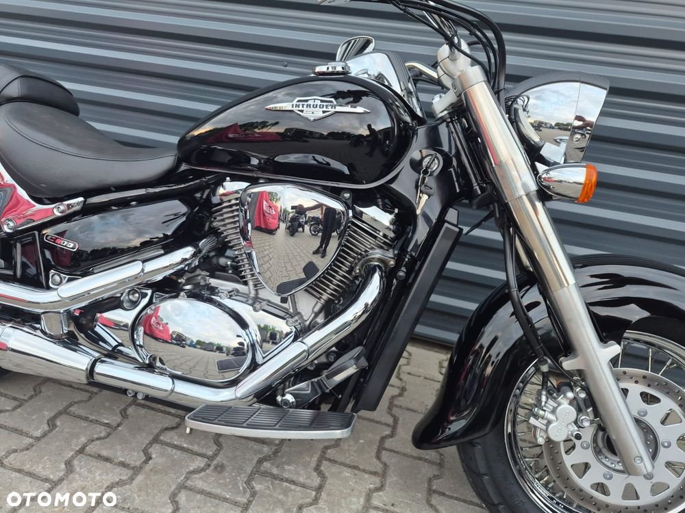 Suzuki Intruder - 7