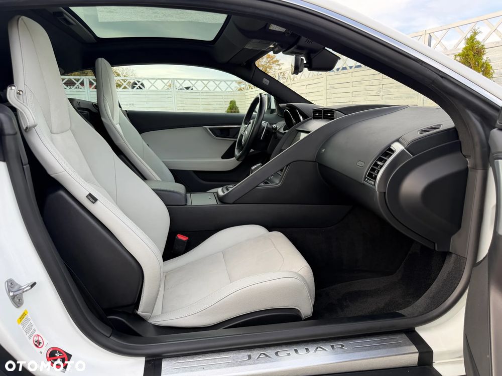Jaguar F-Type 2019 photo 5