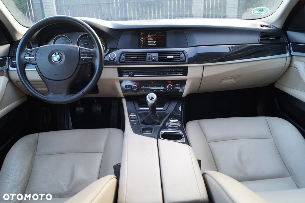 BMW Seria 5 520i - 6