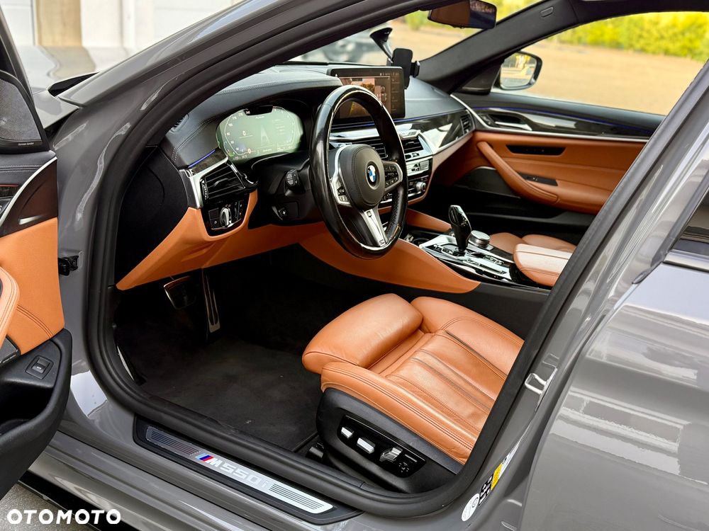 BMW Seria 5 M550i xDrive - 15