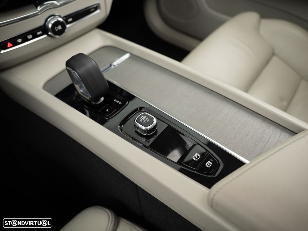 Volvo XC 60 2.0 T6 PHEV Plus Bright AWD - 25