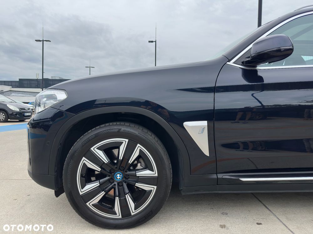 BMW iX3 - 12