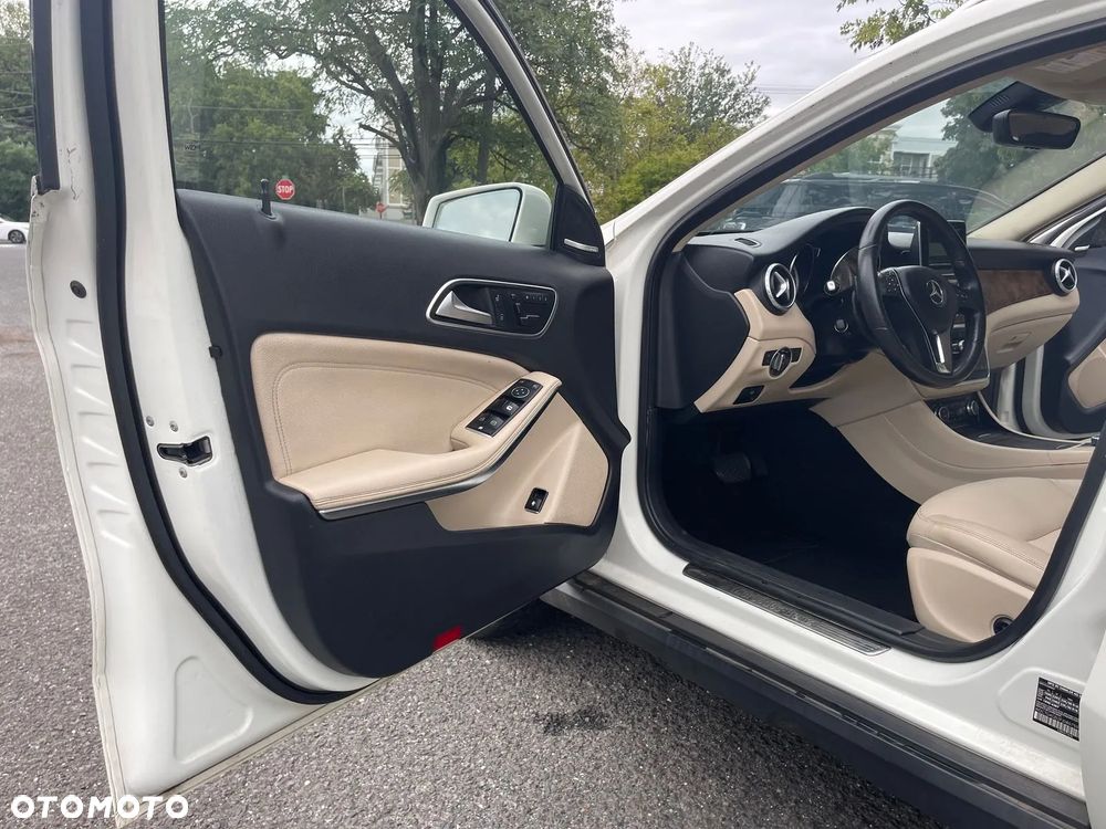 Mercedes-Benz GLA 250 4-Matic - 22