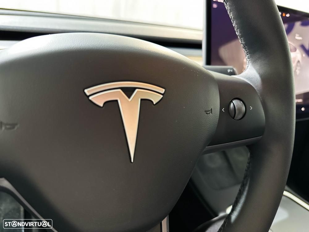 Tesla Model Y Long Range Dual Motor AWD - 42