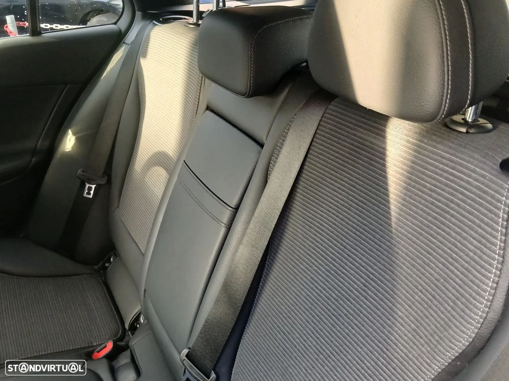 Mercedes-Benz C 300 e T 9G-TRONIC Avantgarde - 23