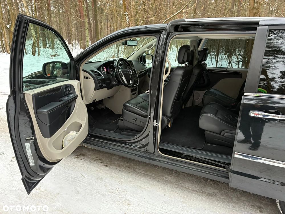 Chrysler Town & Country 3.6 Limited - 39