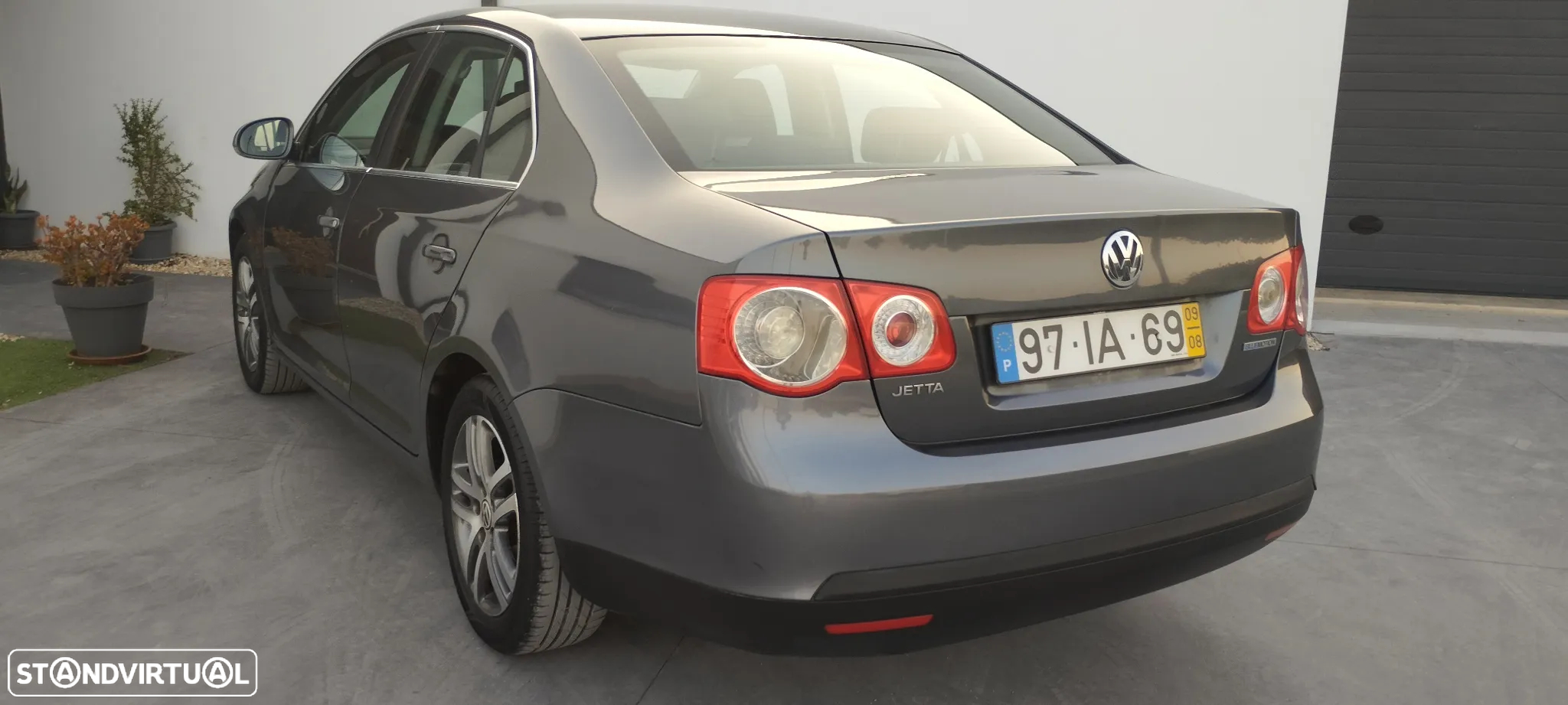 VW Jetta 1.9 TDi BlueM. Confortline - 11