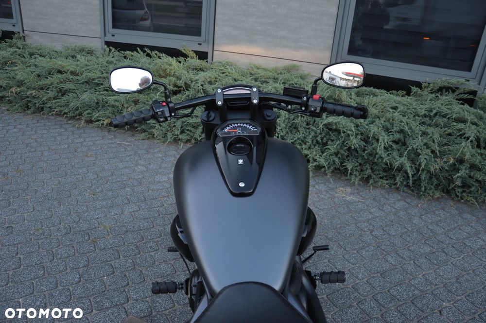 Suzuki Intruder - 7