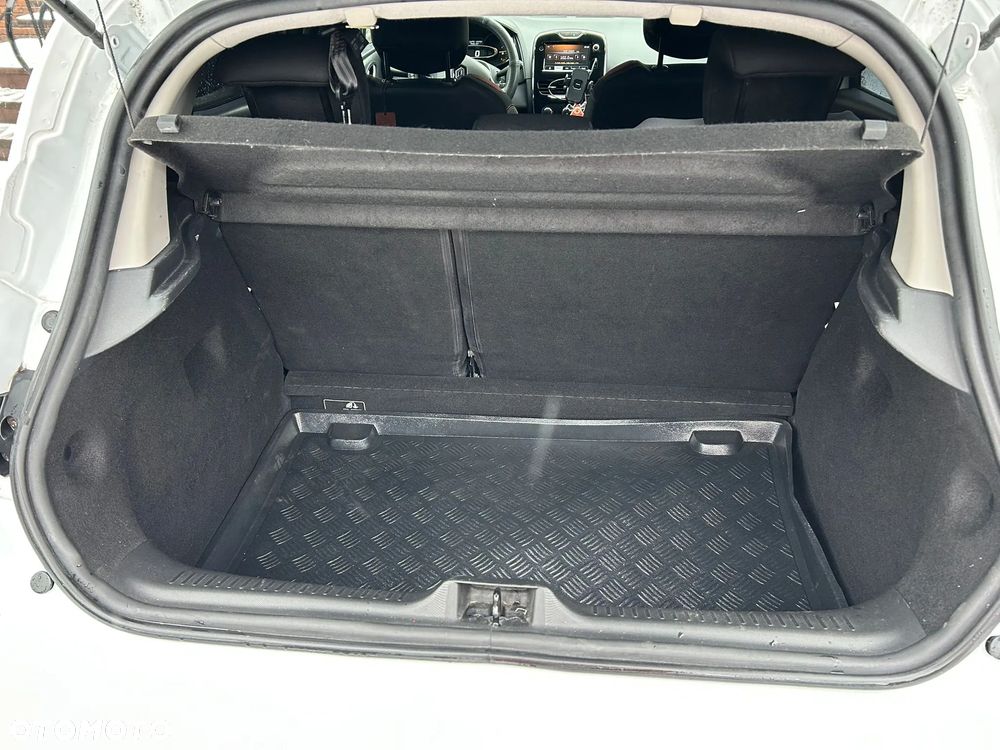 Renault Clio 1.2 16V 75 Life - 9