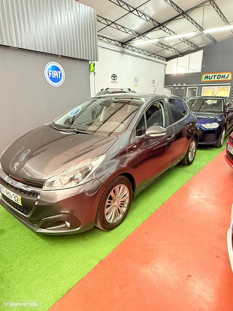 Peugeot 208 1.2 PureTech Style - 1