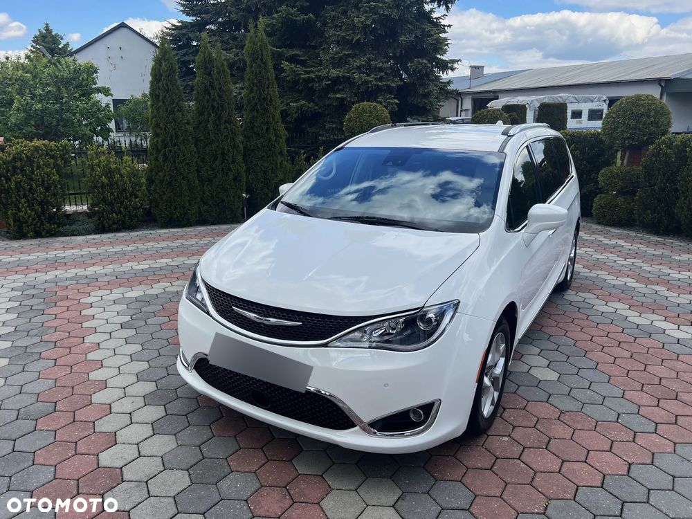 Chrysler Pacifica - 5