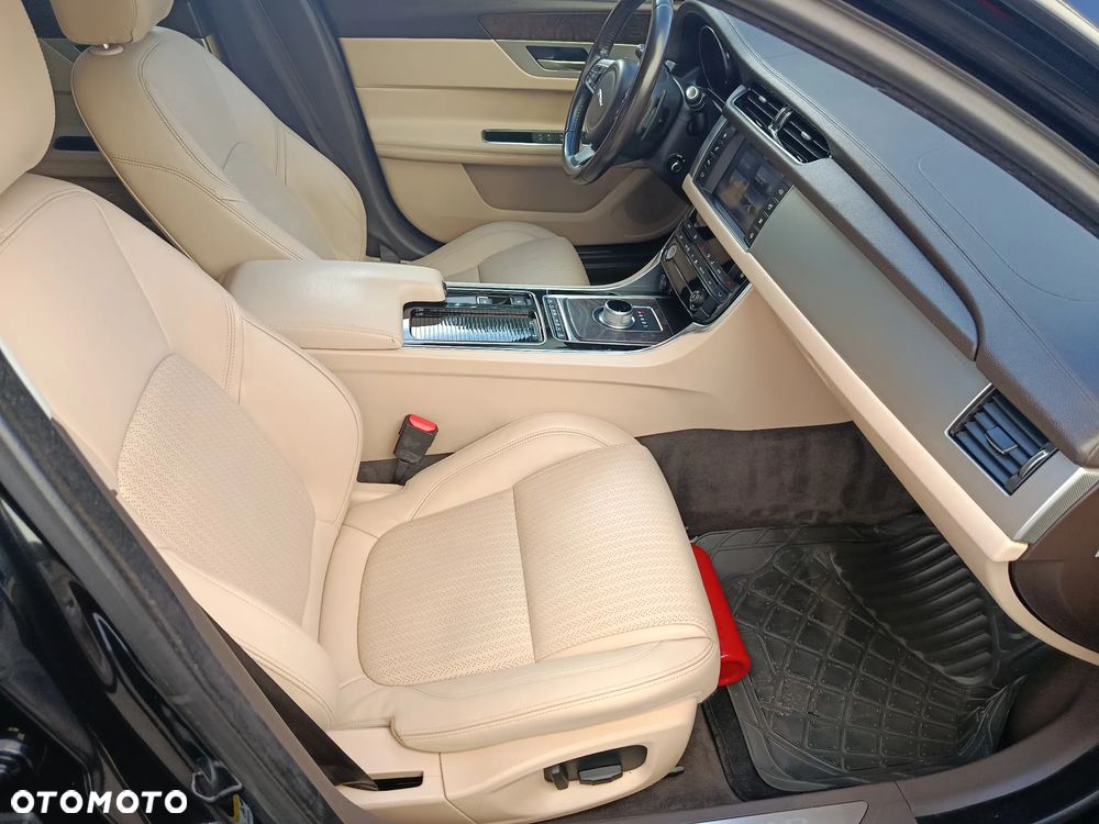 Jaguar XF E-Performance Portfolio - 23