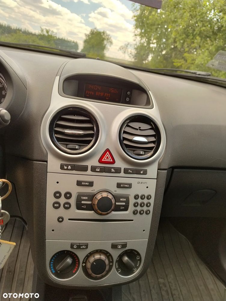 Opel Corsa 1.4 16V Cosmo - 12