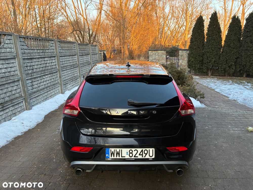 Volvo V40 T3 R-Design - 16