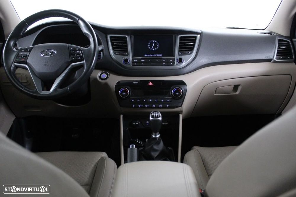 Hyundai Tucson 1.7 CRDi Premium - 17