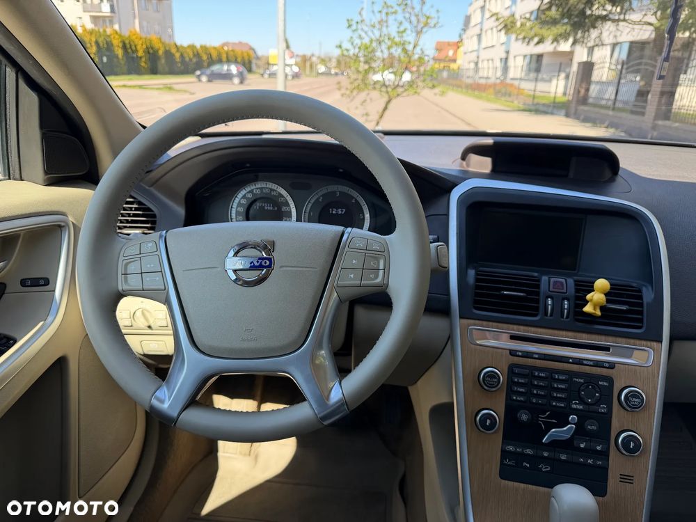 Volvo XC 60 D5 AWD Momentum - 10