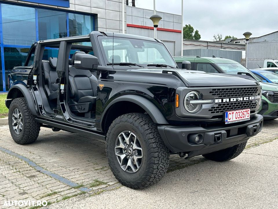 Ford Bronco - 3