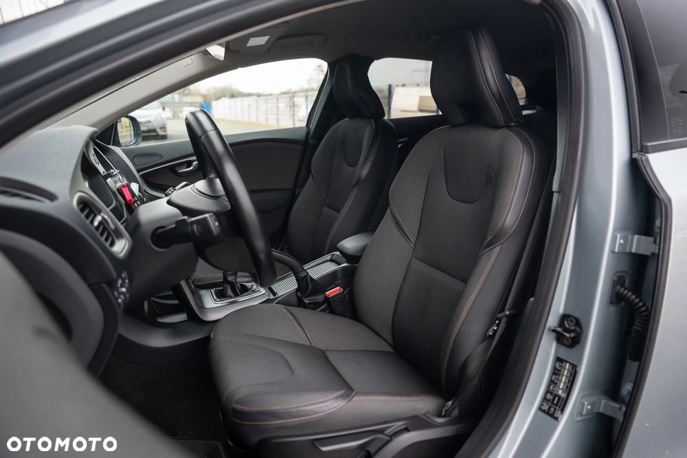 Volvo V40 Cross Country D3 Momentum - 23