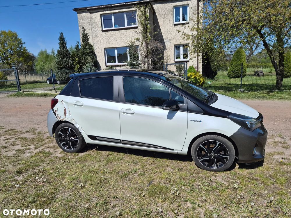 Toyota Yaris Hybrid 100 Selection - 1