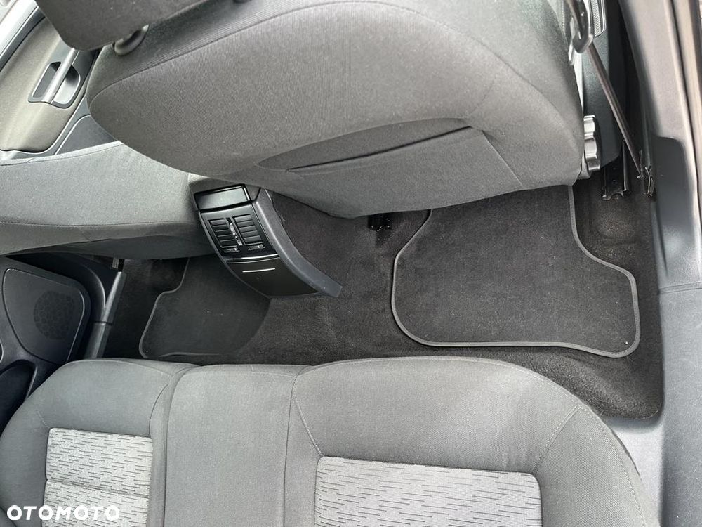 Skoda Octavia 1.6 TDI DPF Ambiente - 28