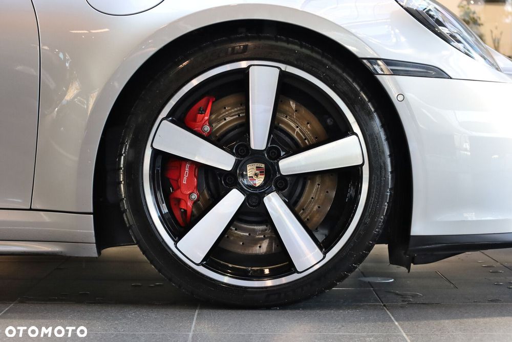 Porsche 911 Carrera S - 26