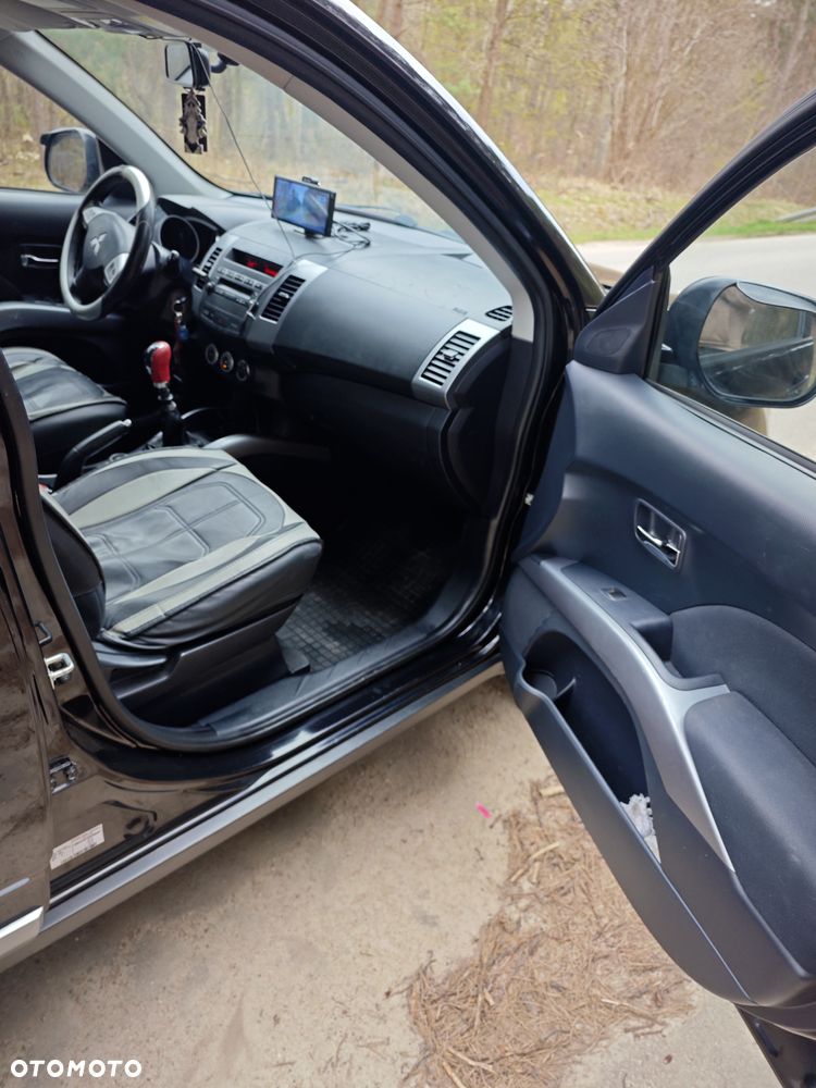 Mitsubishi Outlander 2.2 DI-D 4WD Instyle - 24