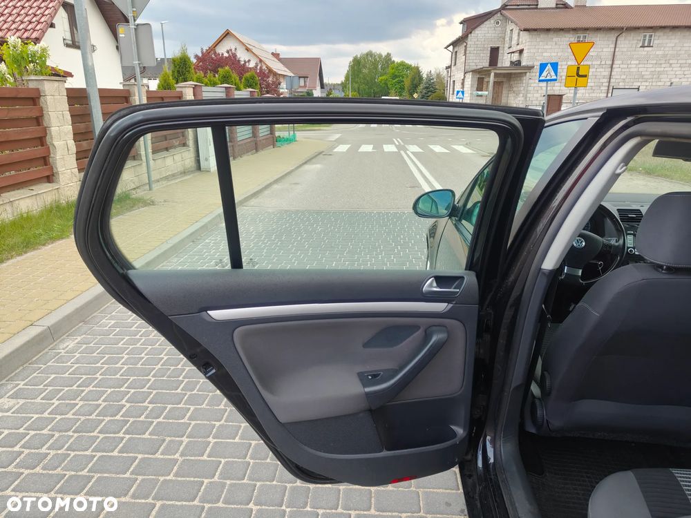 Volkswagen Golf 1.9 TDI DPF United BlueMotion - 17