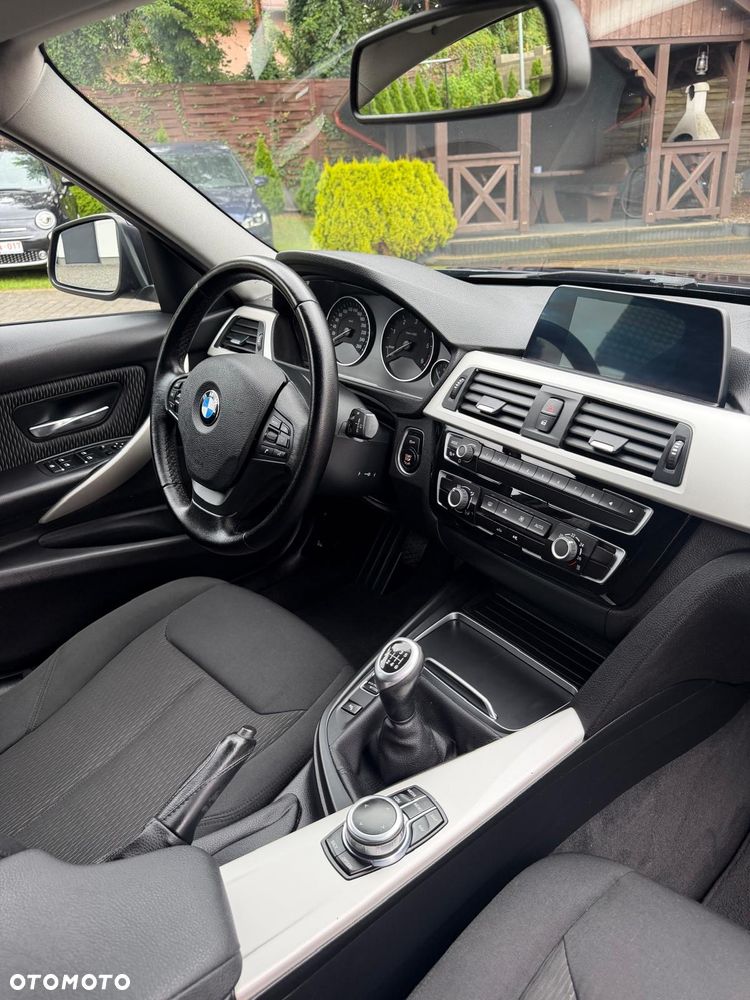 BMW Seria 3 318d Luxury Line Purity - 32