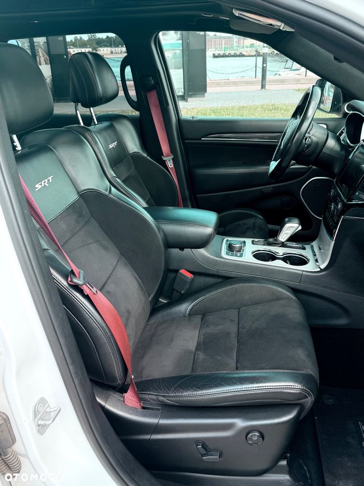 Jeep Grand Cherokee - 19