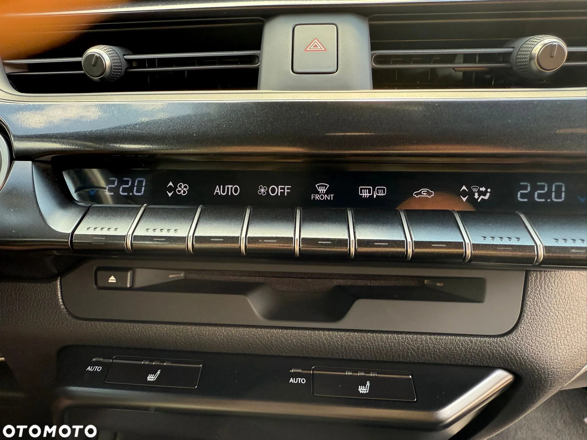 Lexus UX - 23