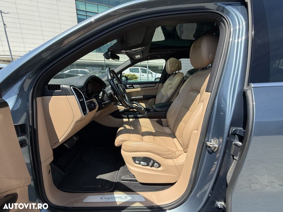 Porsche Cayenne - 9