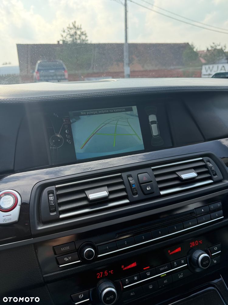 BMW Seria 5 525d xDrive Sport-Aut - 31