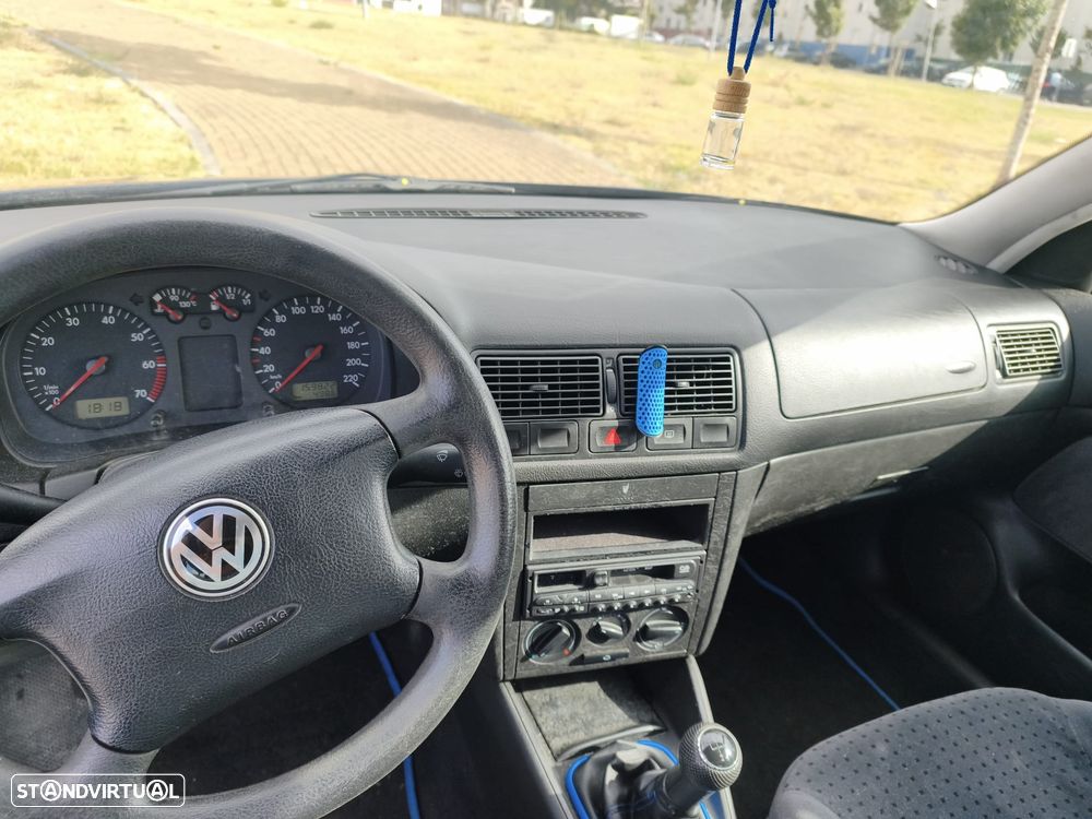 Volkswagen Golf 1.4i Confort — fotografia 13