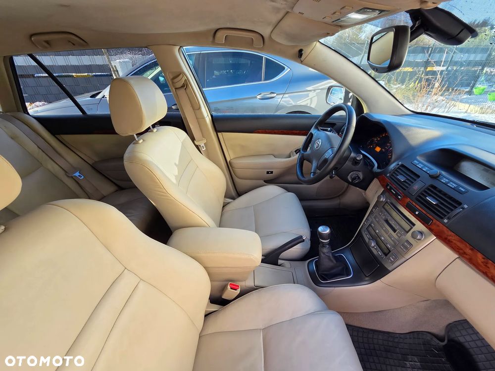 Toyota Avensis 2.2 D-4D Sol - 25