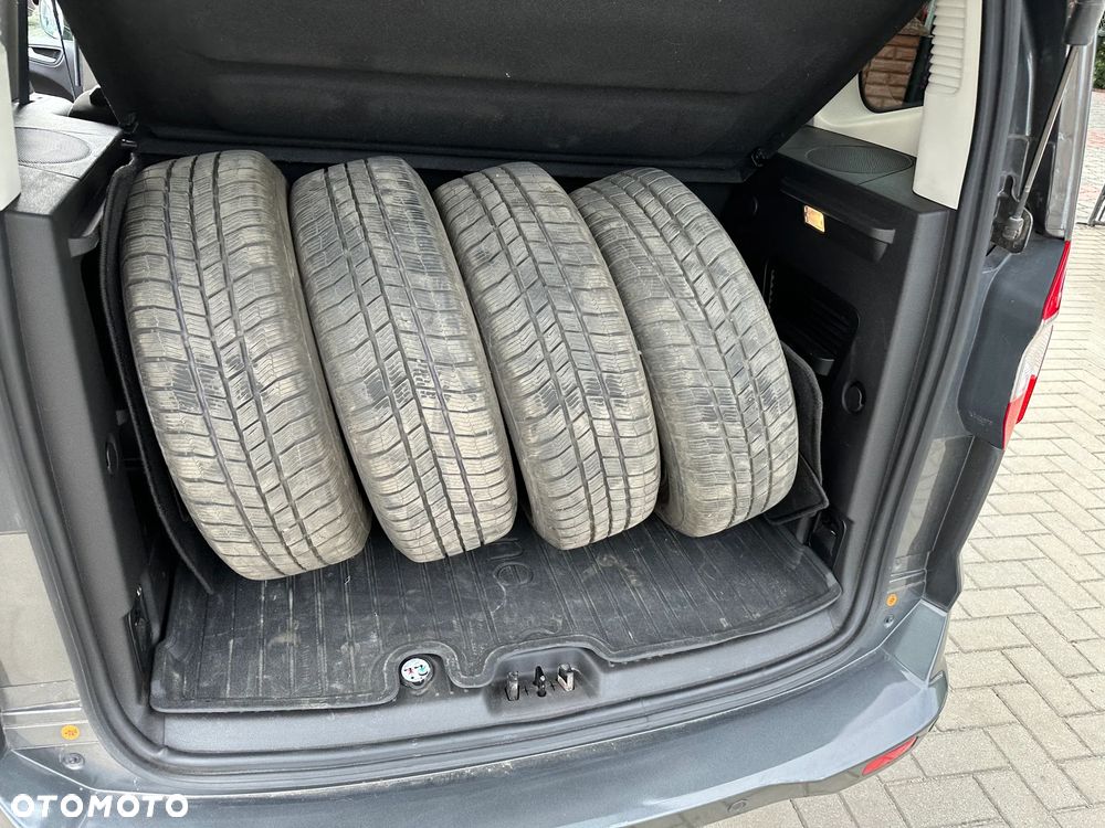 Ford Tourneo Courier - 28