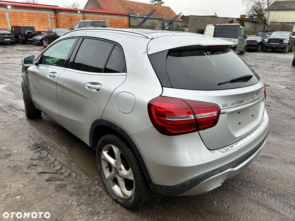 Mercedes-Benz GLA 250 4-Matic - 5