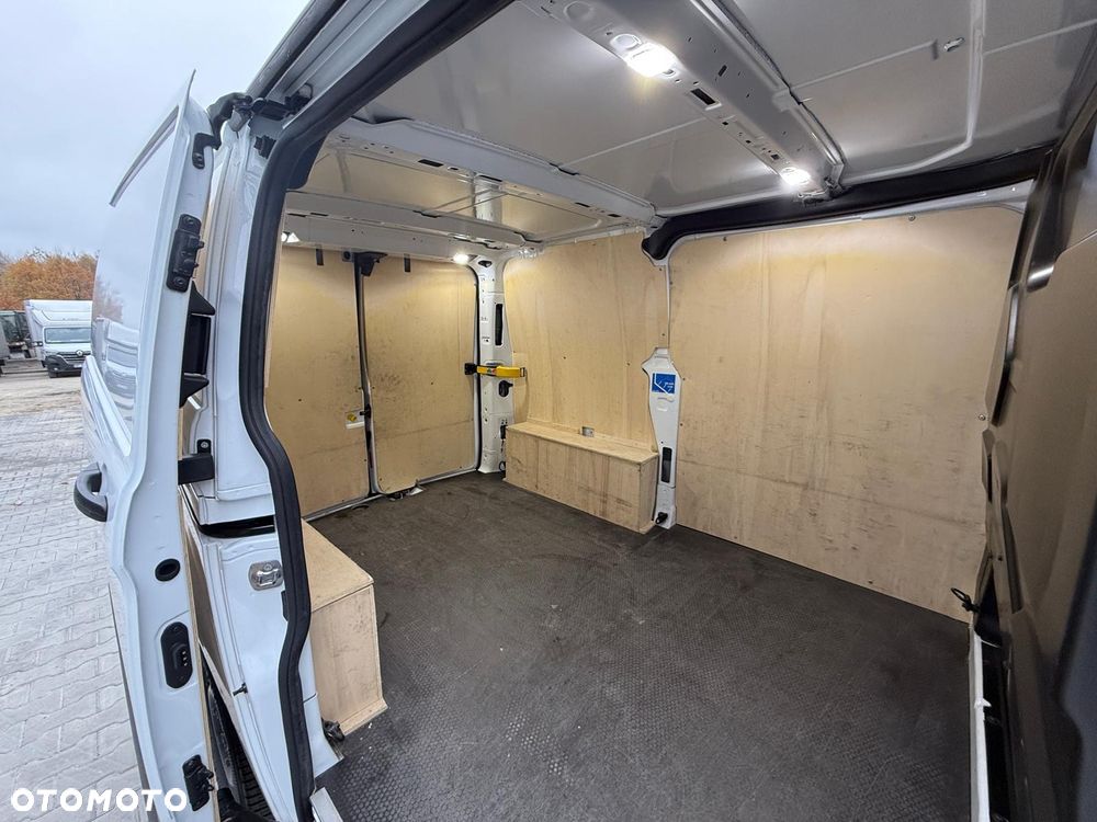Ford TRANSIT CUSTOM - 24