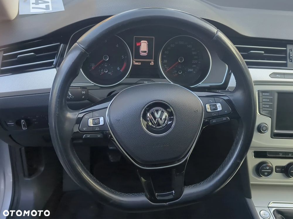 Volkswagen Passat - 18