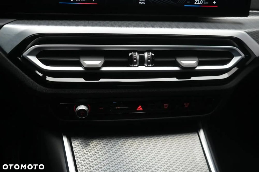 BMW Seria 3 330i xDrive M Sport - 13