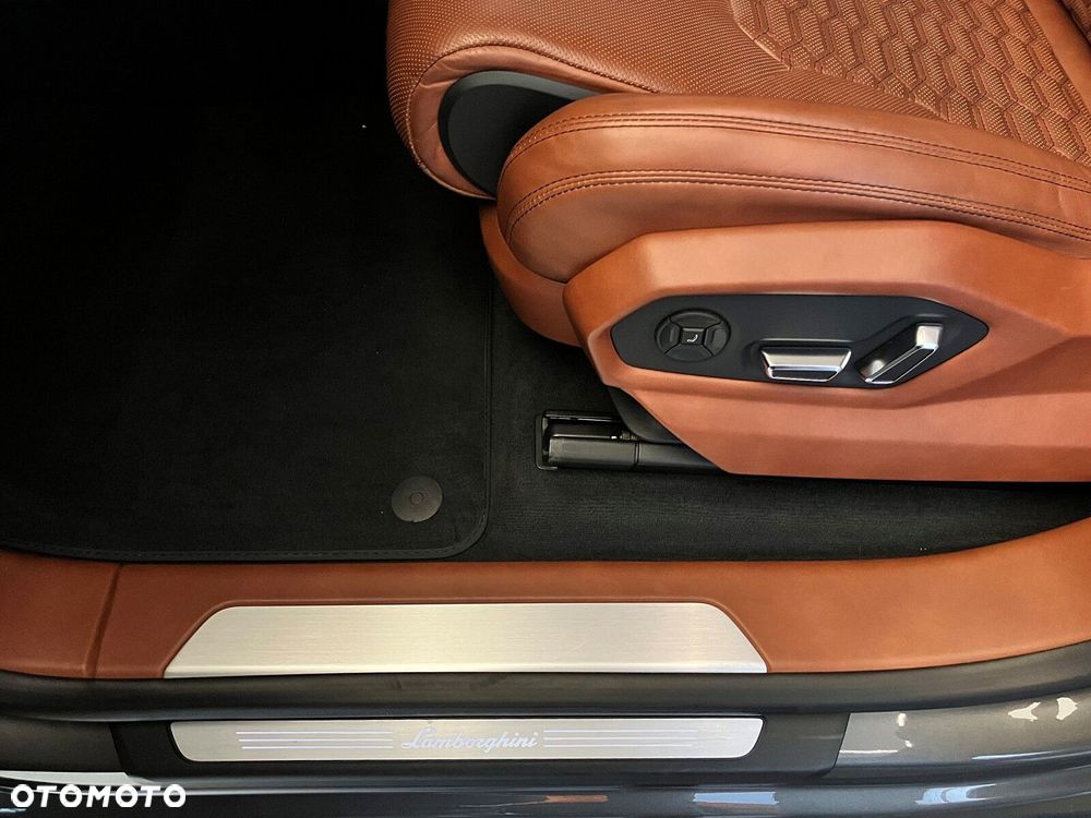 Lamborghini Urus - 11