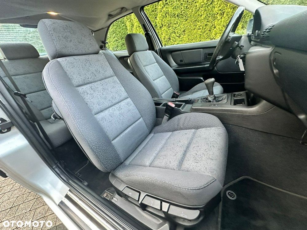 BMW Seria 3 316i - 11