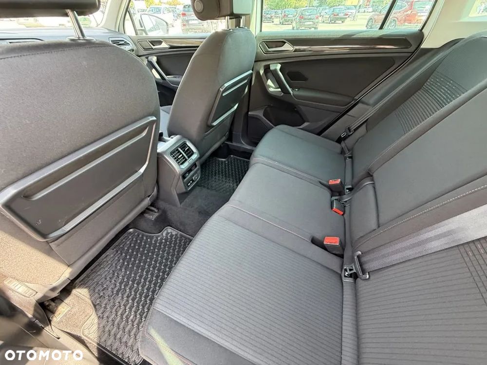 Volkswagen Tiguan - 12