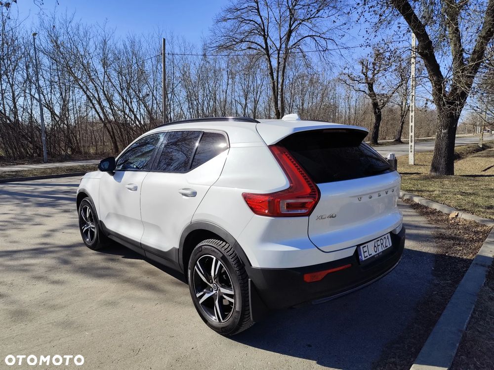 Volvo XC 40 B4 Plus Dark - 3