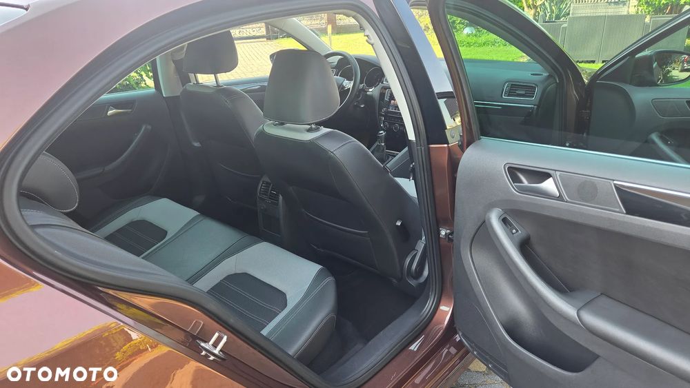 Volkswagen Jetta 1.4 TSI BMT Highline - 10