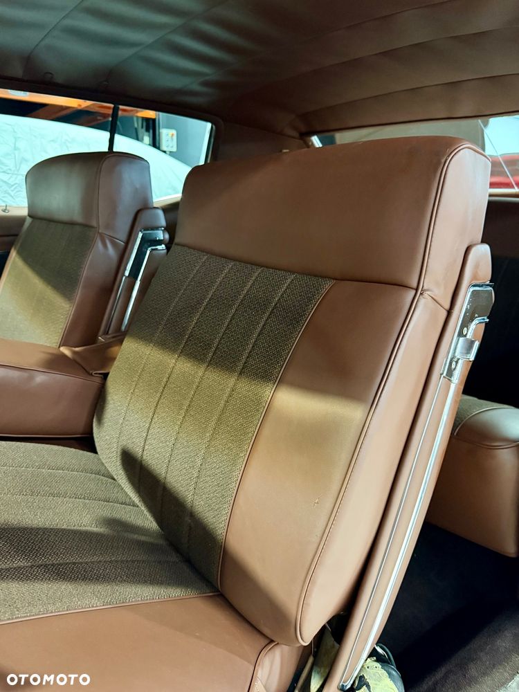 Cadillac Deville - 31